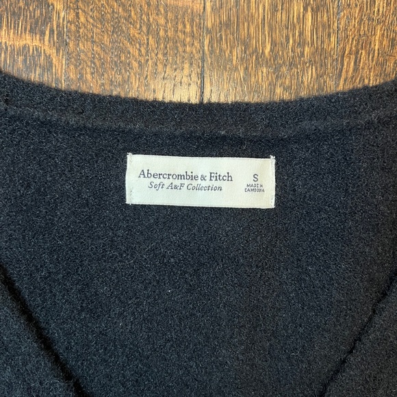 Abercrombie & Fitch Slim Fuzzy Short Cardigan (S) - Picture 3 of 3